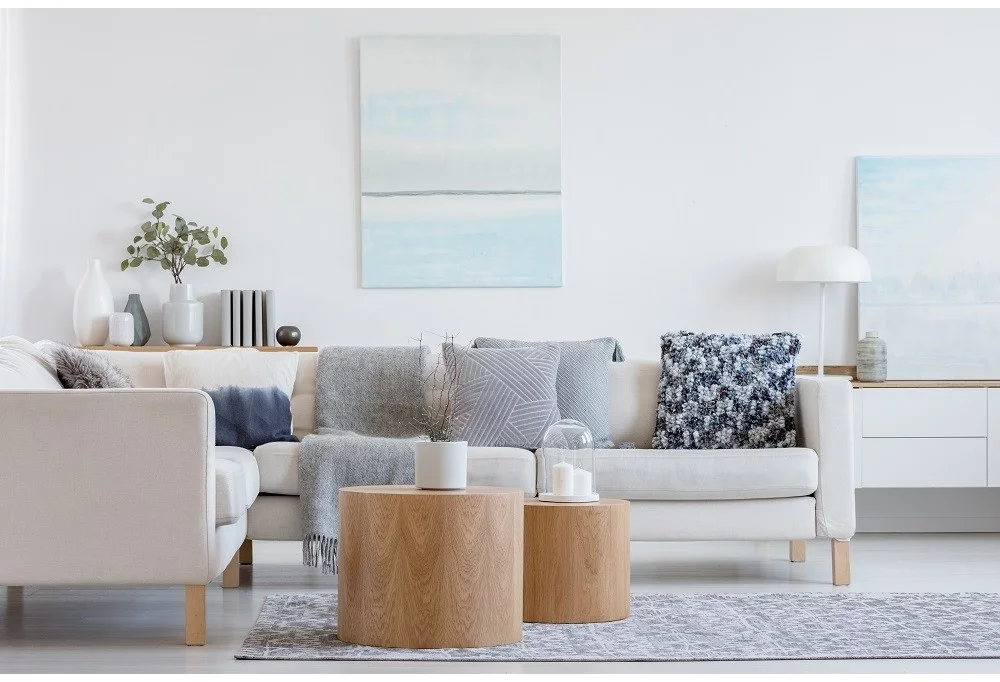 Maksymalny komfort w salonie: Jak dobrać kanapę narożną do przestrzeni?
